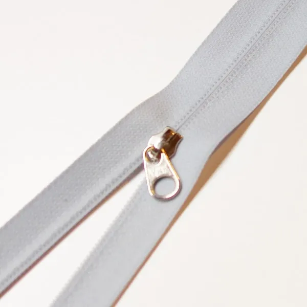 ライトグレー